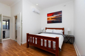 Glenelg North Modern Studio, QBed,Wifi, Pet